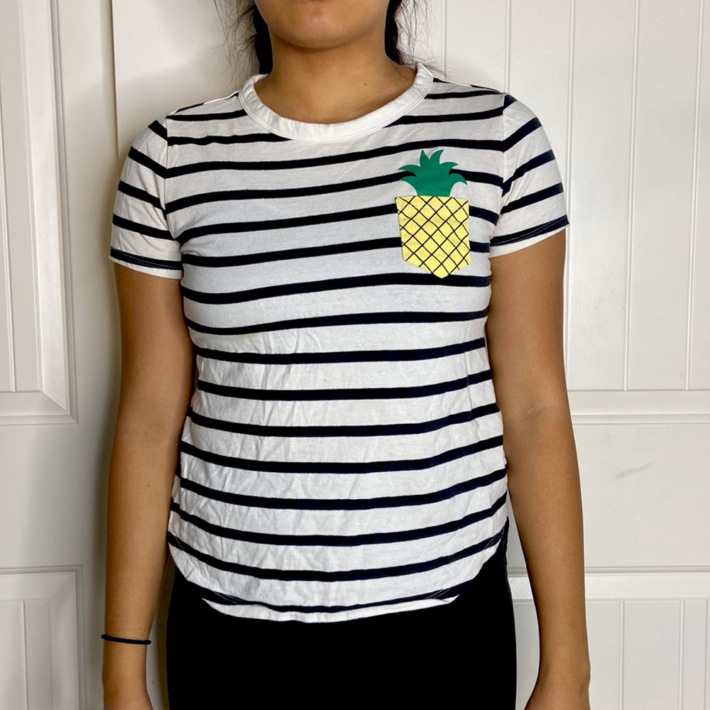 Black and white stripped casual T-shirt from Old Navy.